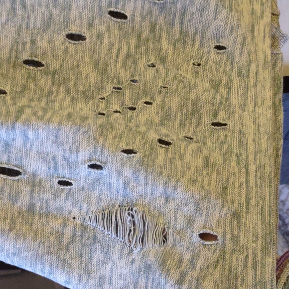 BCBGeneration Women's distressed green button up cardigan size medium - Picture 6 of 6